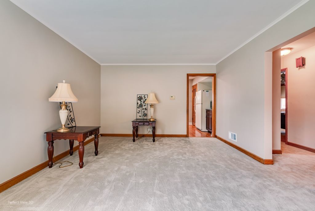 9221 S Avers Avenue, Evergreen Park, IL 60805
