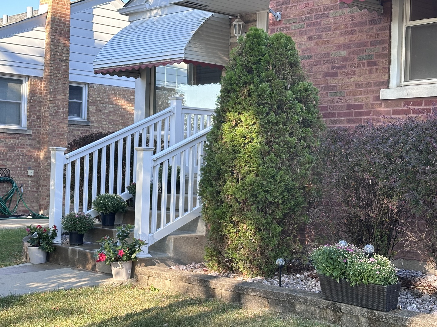 9221 S Avers Avenue, Evergreen Park, IL 60805