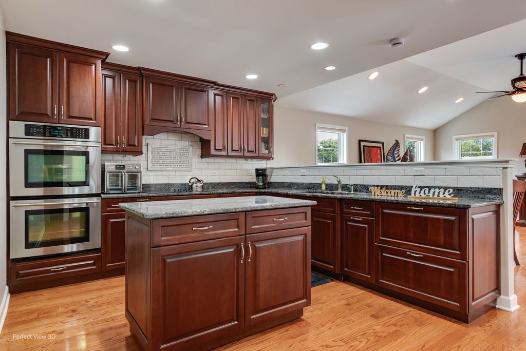 9221 S Avers Avenue, Evergreen Park, IL 60805