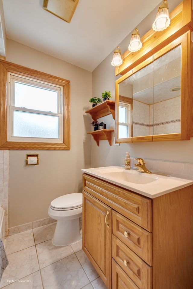 9221 S Avers Avenue, Evergreen Park, IL 60805