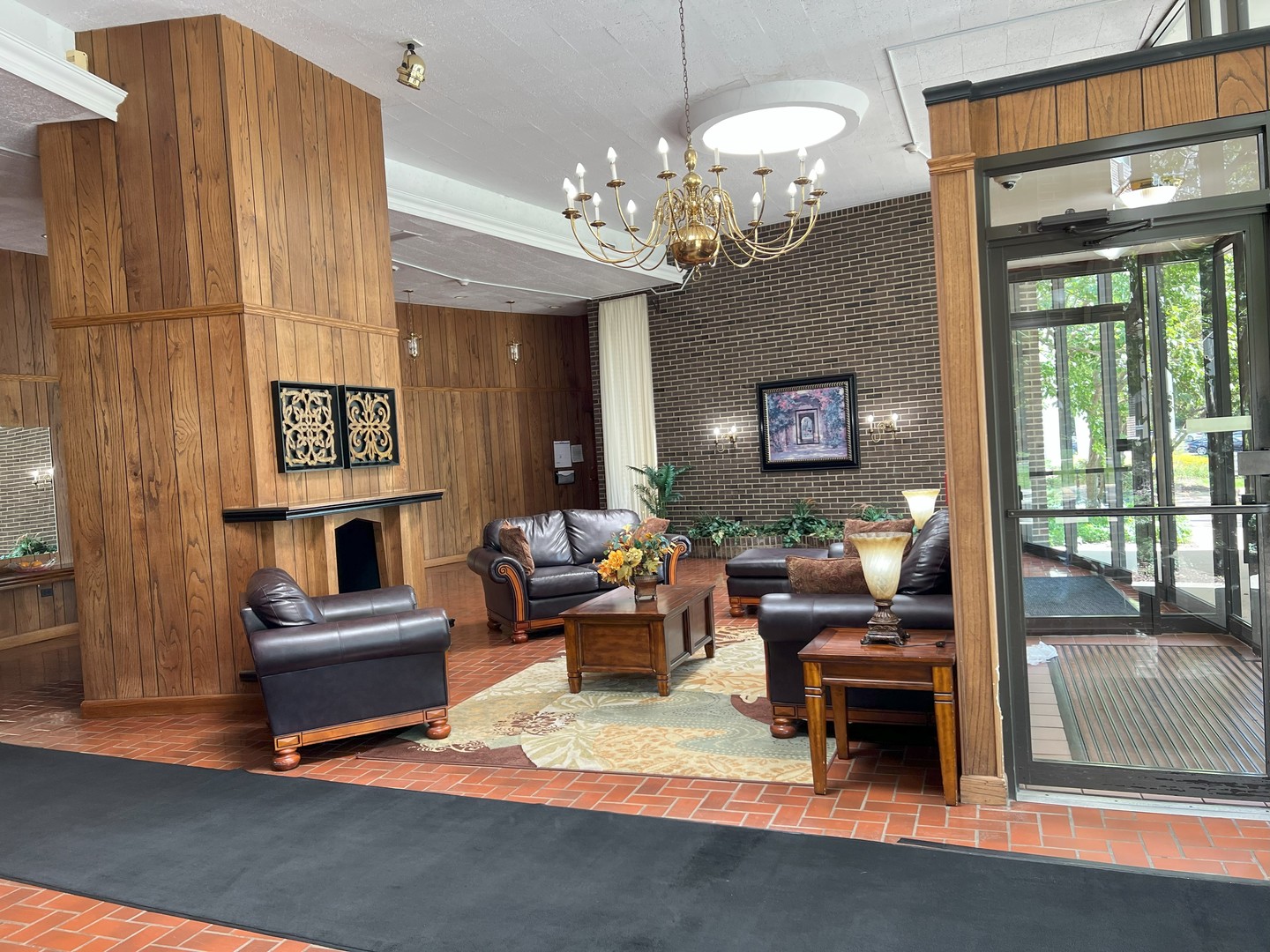 20 N Tower Road #9D, Oak Brook, IL 60523