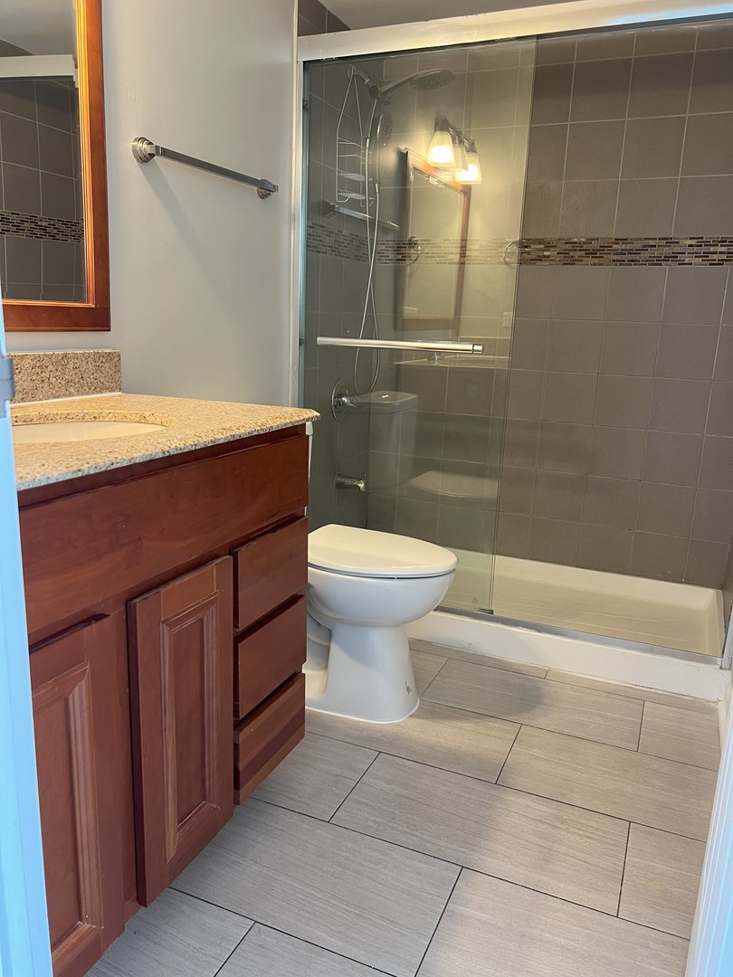 20 N Tower Road #9D, Oak Brook, IL 60523