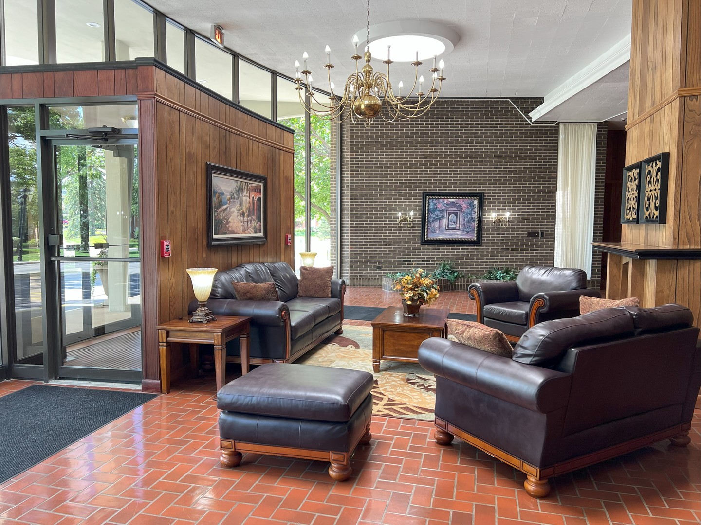 20 N Tower Road #9D, Oak Brook, IL 60523
