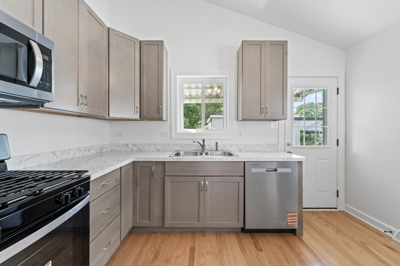 702 N Pine Street, Mount Prospect, IL 60056
