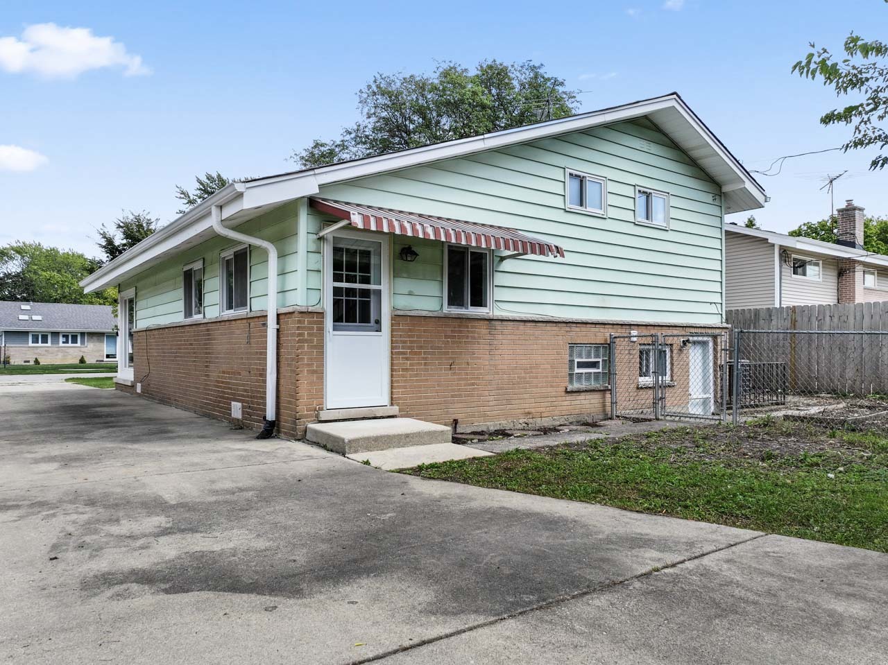 702 N Pine Street, Mount Prospect, IL 60056