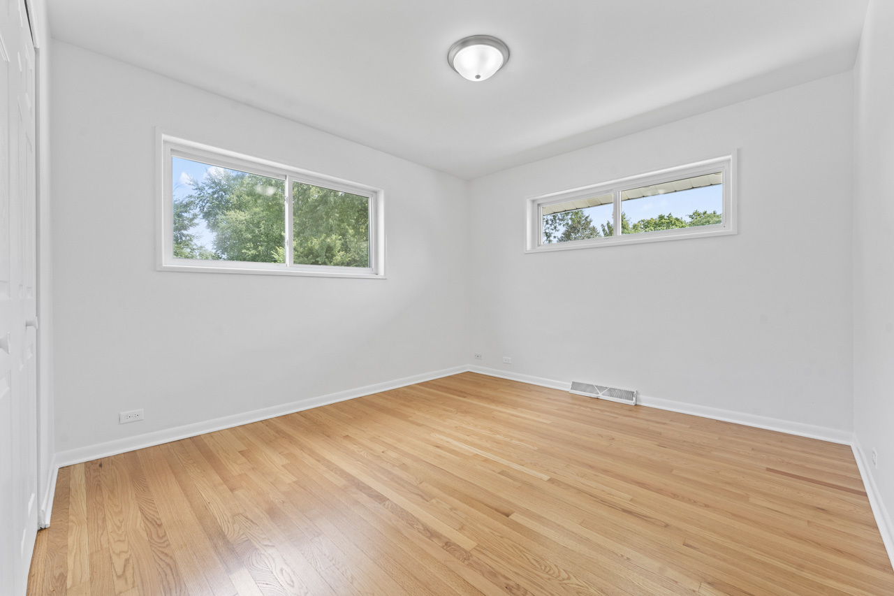 702 N Pine Street, Mount Prospect, IL 60056