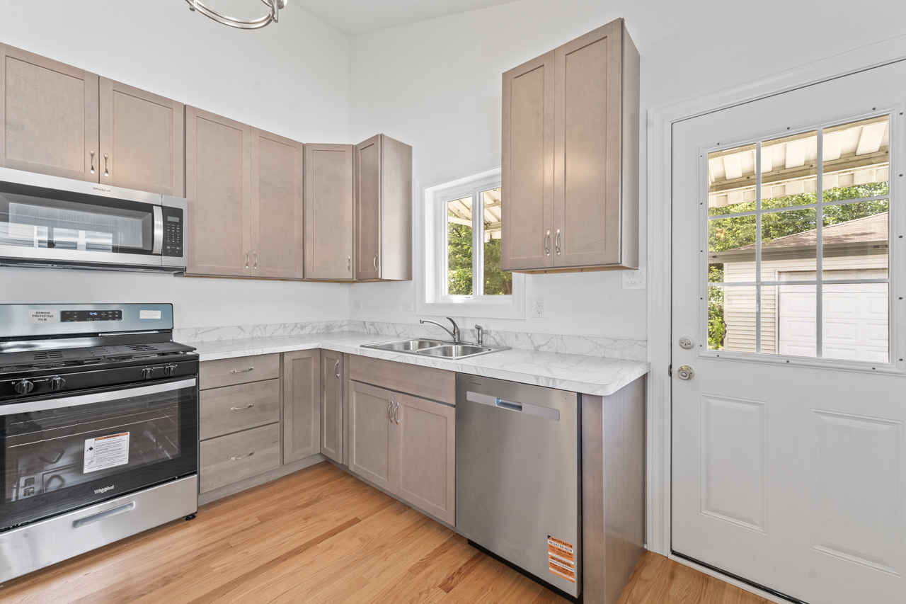 702 N Pine Street, Mount Prospect, IL 60056