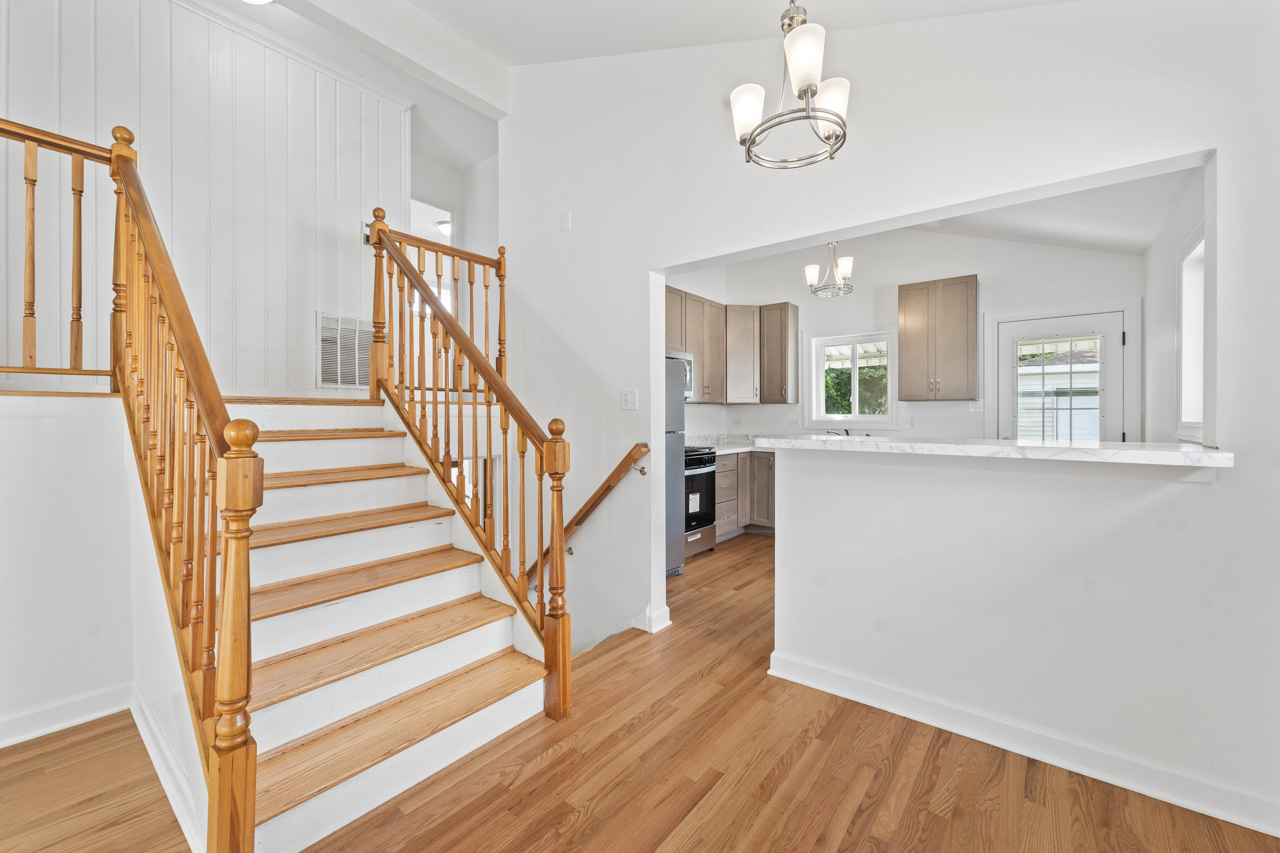 702 N Pine Street, Mount Prospect, IL 60056