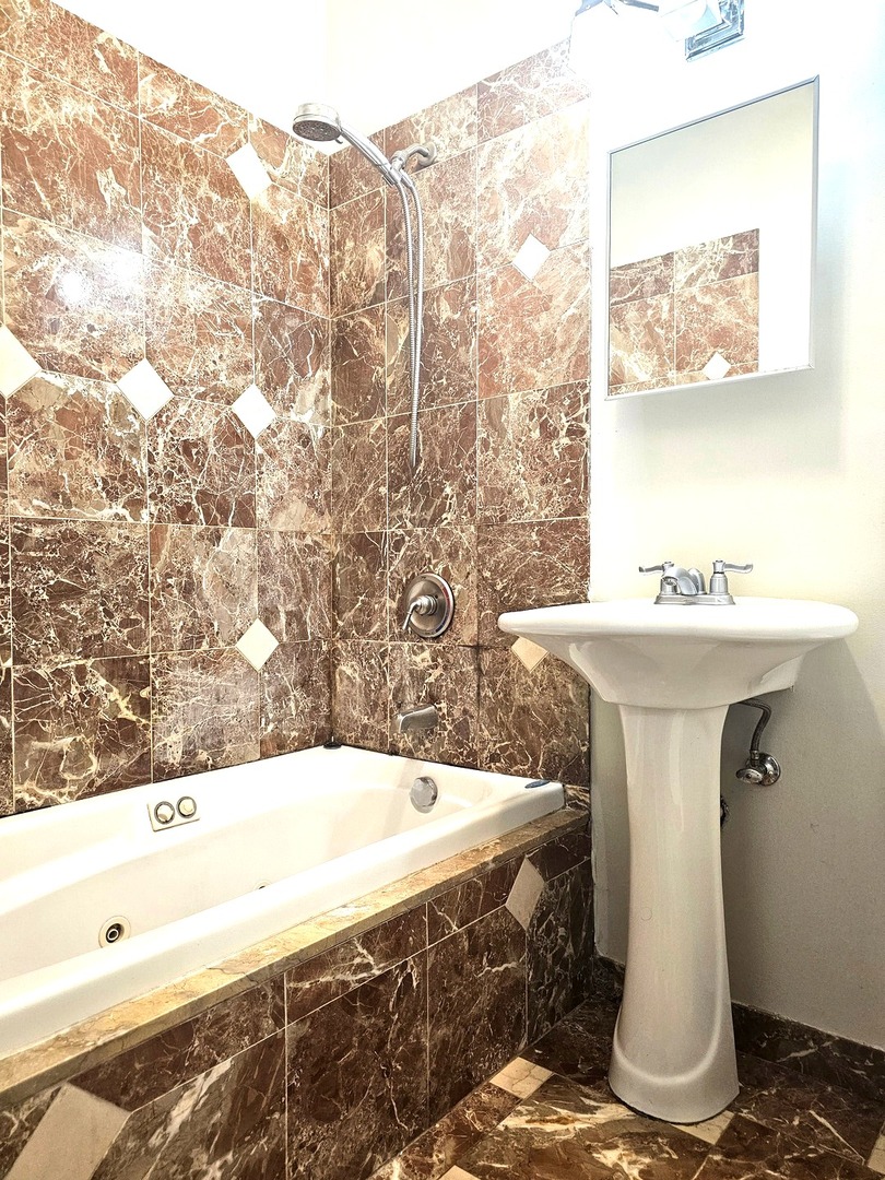 1520 E Marquette Road #2B, Chicago, IL 60637