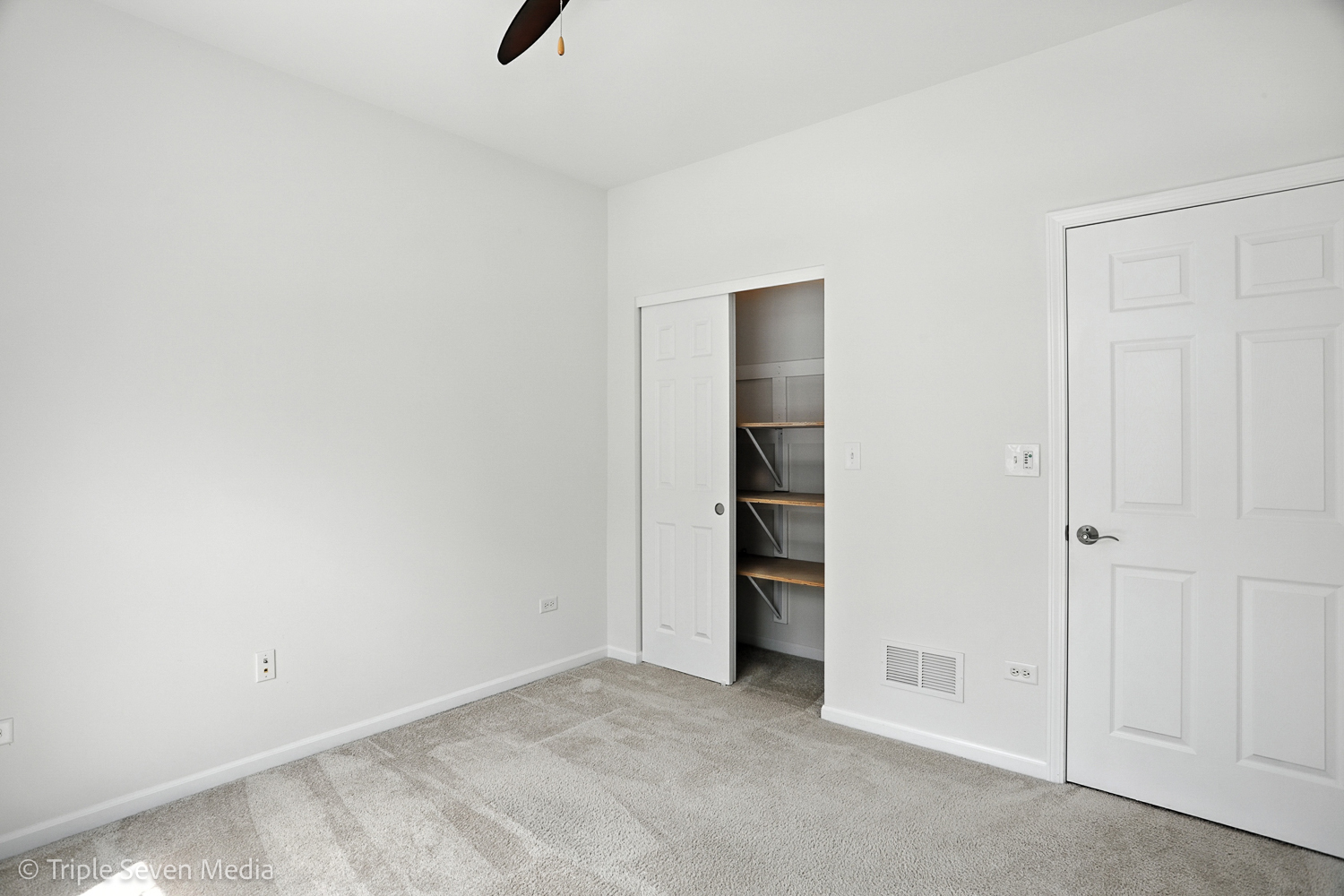 1884 Glenwood Circle #B, Sugar Grove, IL 60554