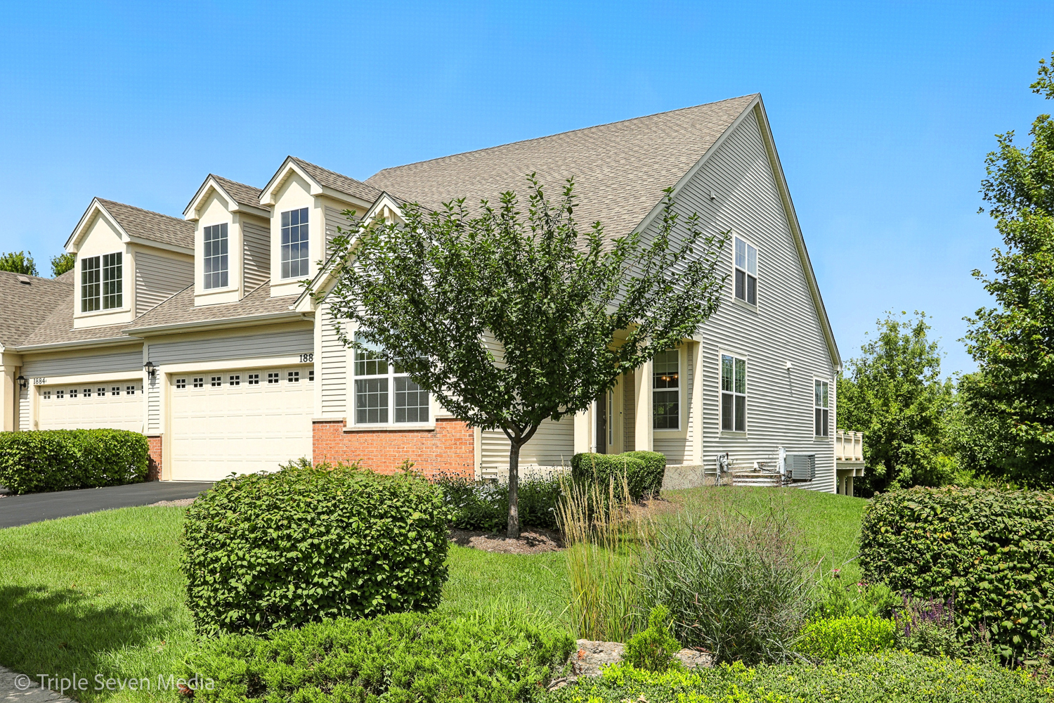 1884 Glenwood Circle #B, Sugar Grove, IL 60554