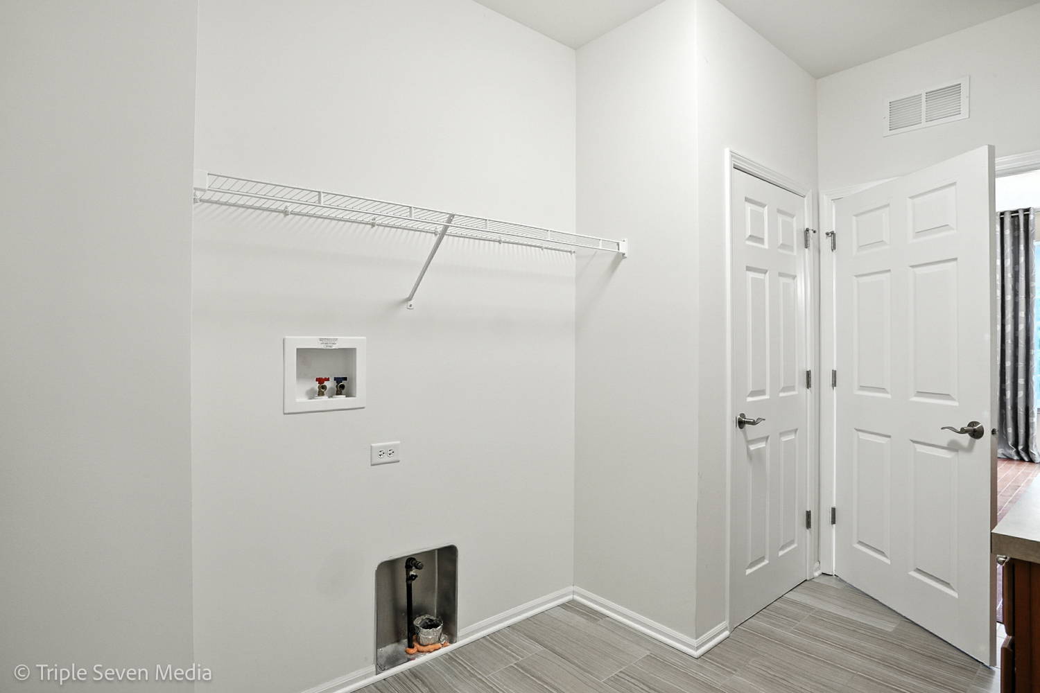 1884 Glenwood Circle #B, Sugar Grove, IL 60554