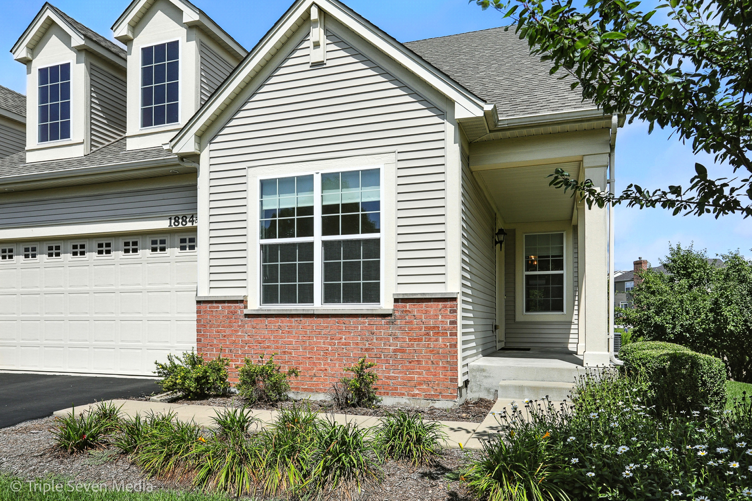 1884 Glenwood Circle #B, Sugar Grove, IL 60554