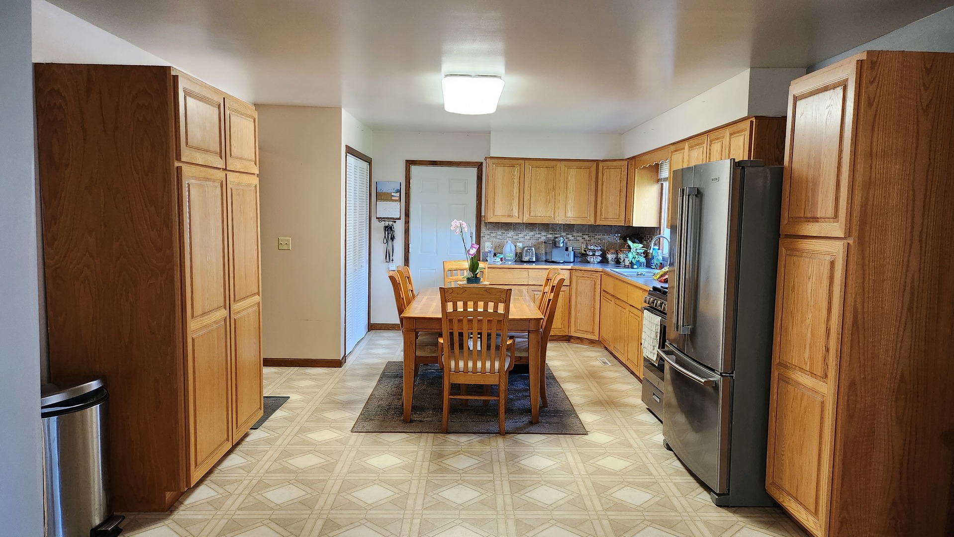 2209 Greengold Street, Crest Hill, IL 60403