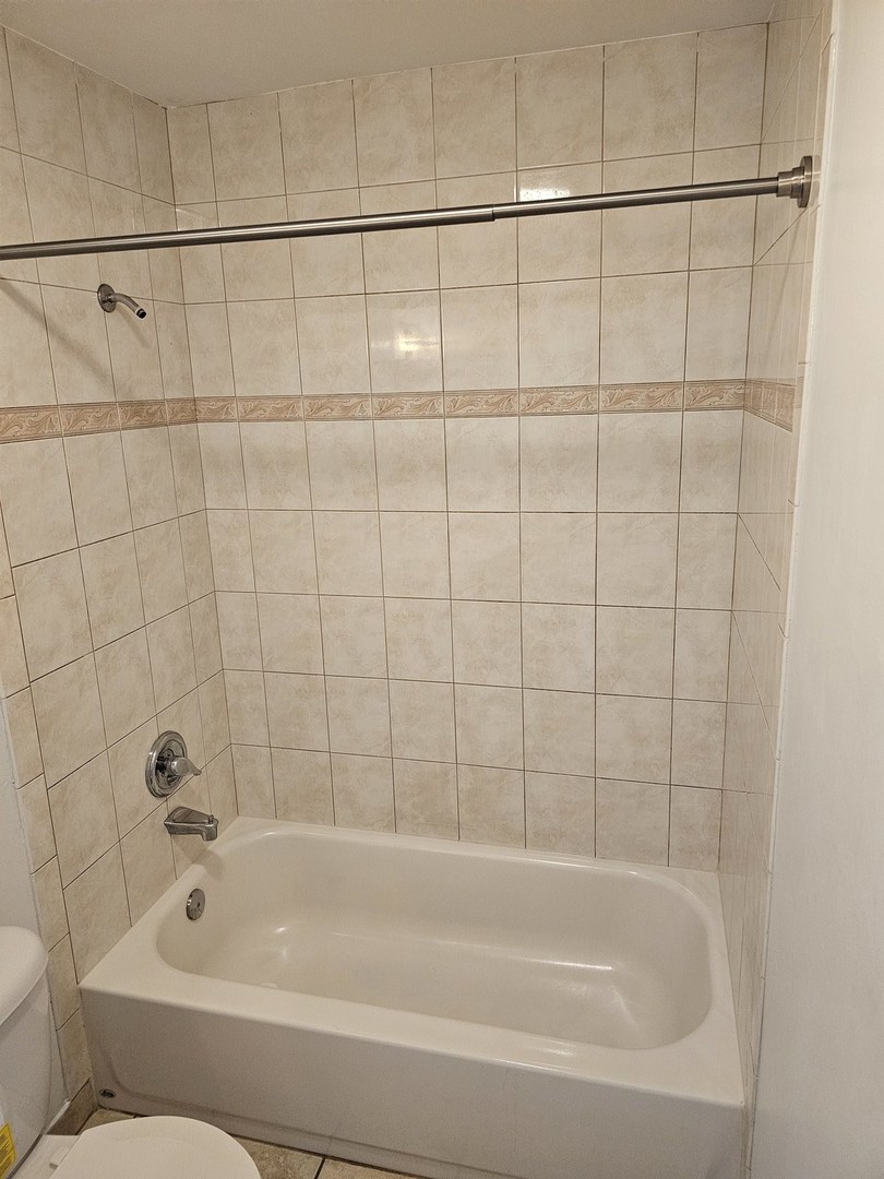 693 E FULLERTON Avenue #201, Glendale Heights, IL 60139