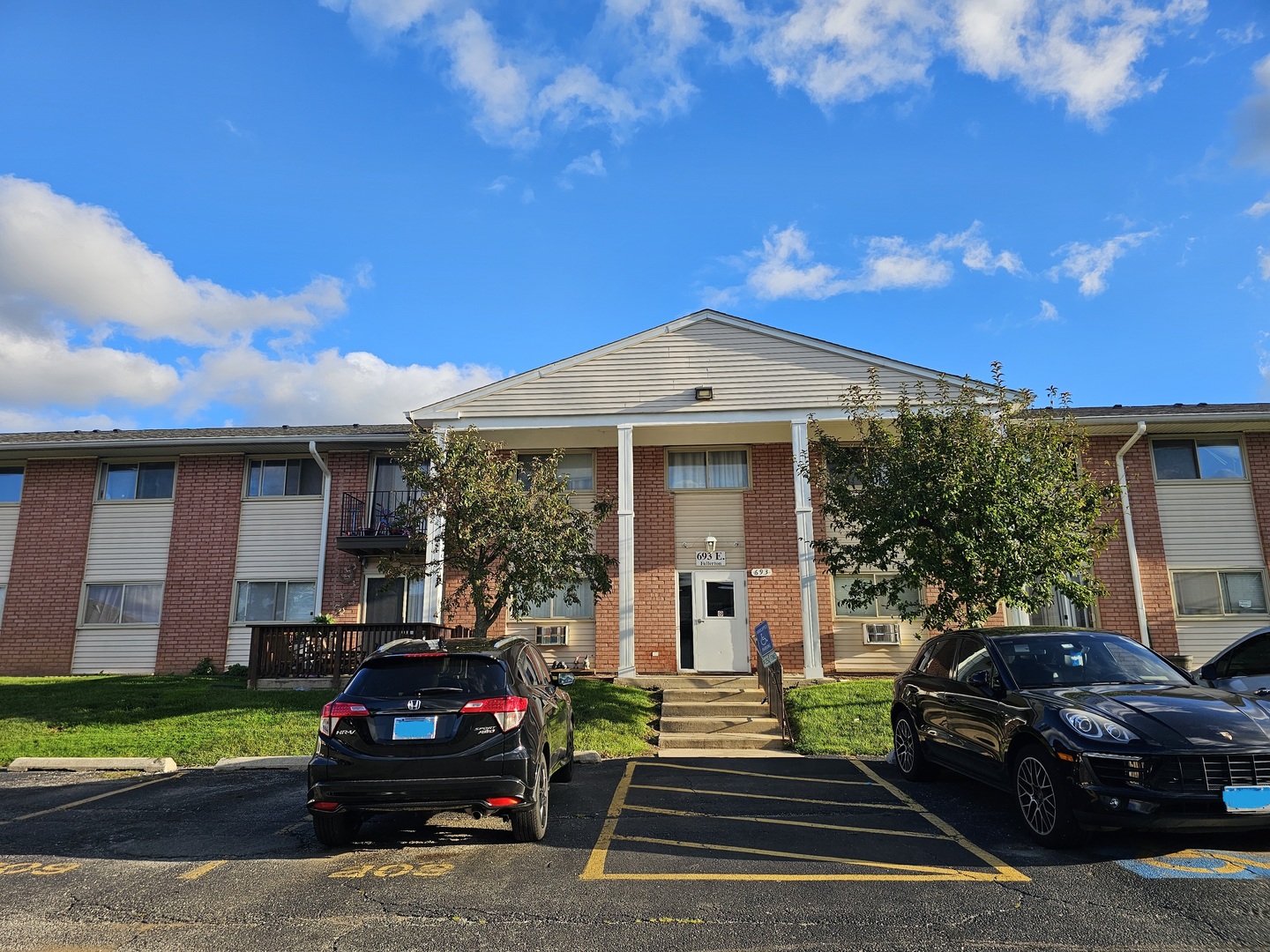 693 E FULLERTON Avenue #201, Glendale Heights, IL 60139