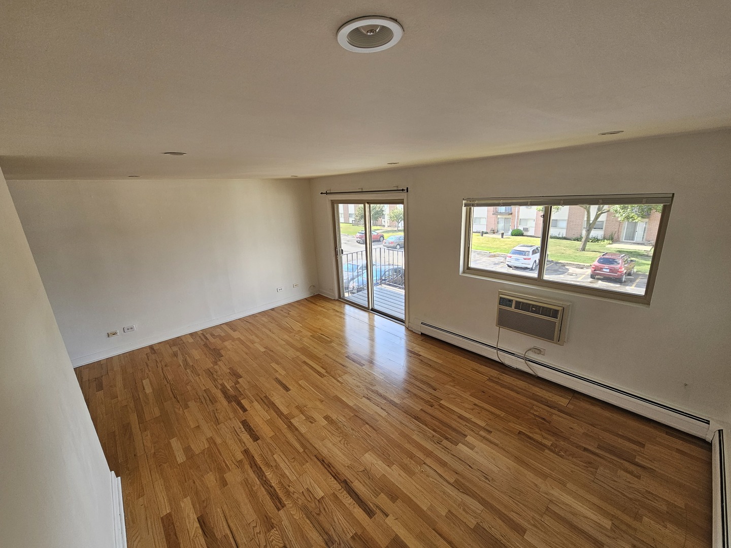 693 E FULLERTON Avenue #201, Glendale Heights, IL 60139