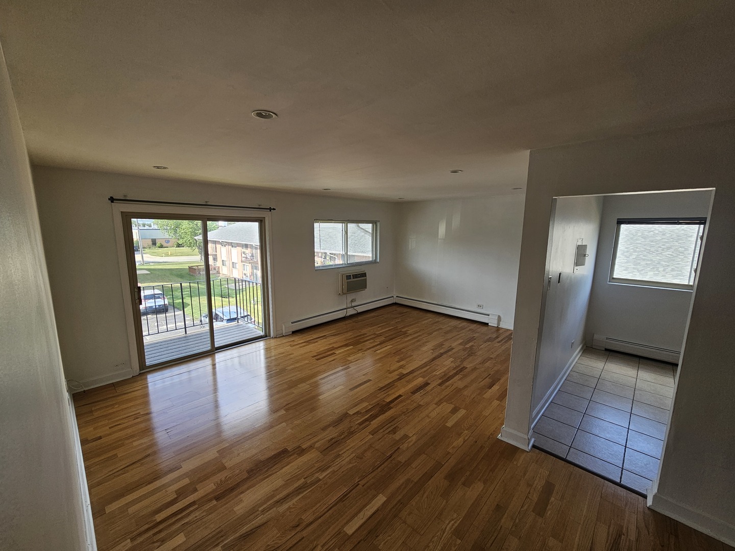 693 E FULLERTON Avenue #201, Glendale Heights, IL 60139