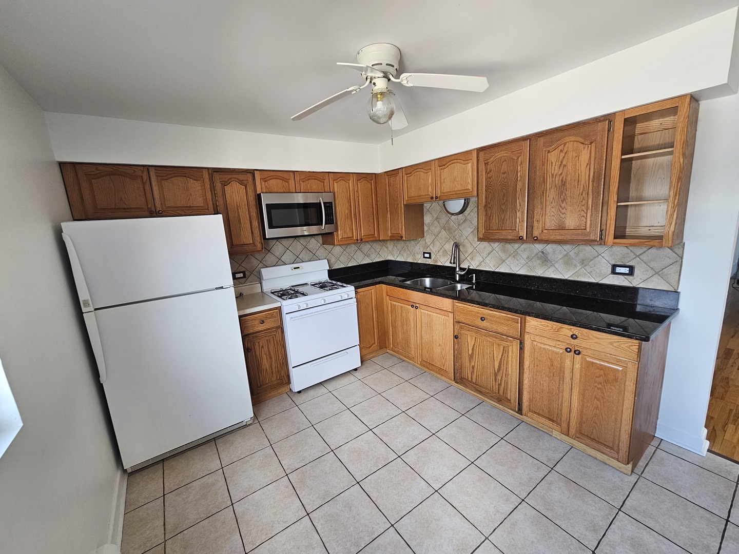 693 E FULLERTON Avenue #201, Glendale Heights, IL 60139