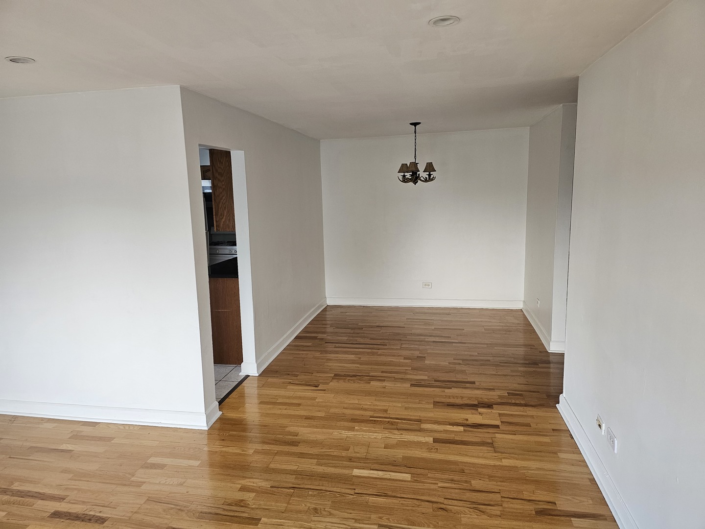 693 E FULLERTON Avenue #201, Glendale Heights, IL 60139