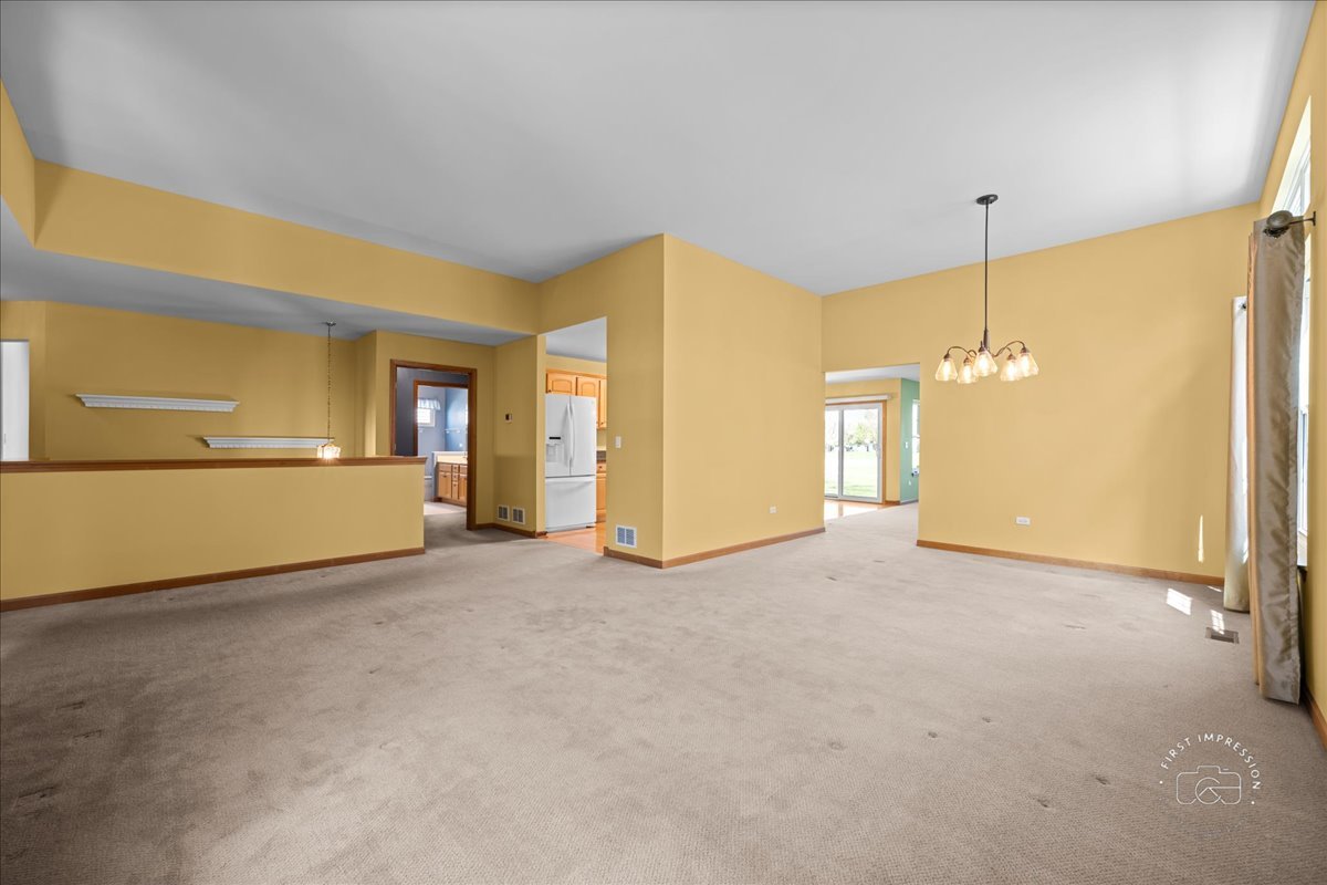 21600 W Larch Drive, Plainfield, IL 60544