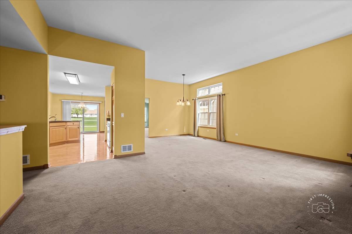 21600 W Larch Drive, Plainfield, IL 60544