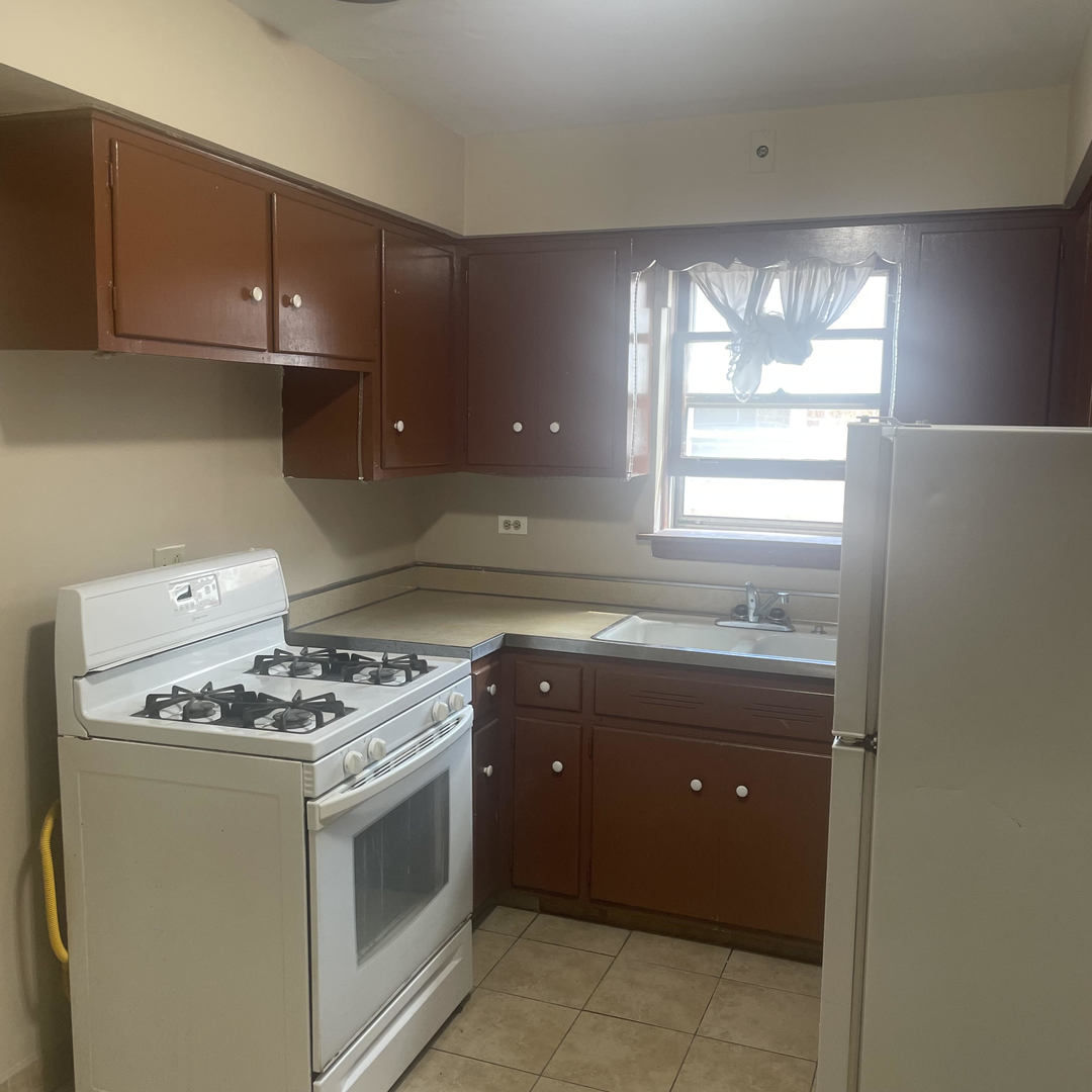 7705 W Fullerton Avenue #2E, Elmwood Park, IL 60707