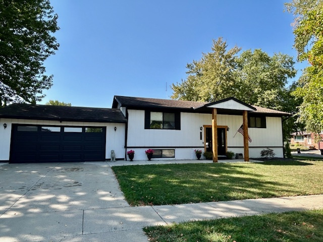 1014 Laesch Avenue, Bloomington, IL 61704