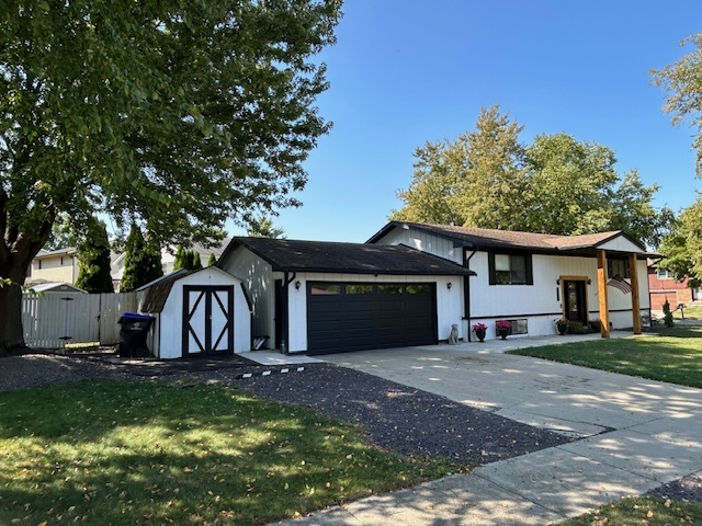 1014 Laesch Avenue, Bloomington, IL 61704