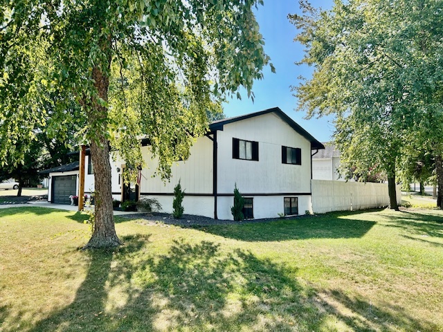 1014 Laesch Avenue, Bloomington, IL 61704