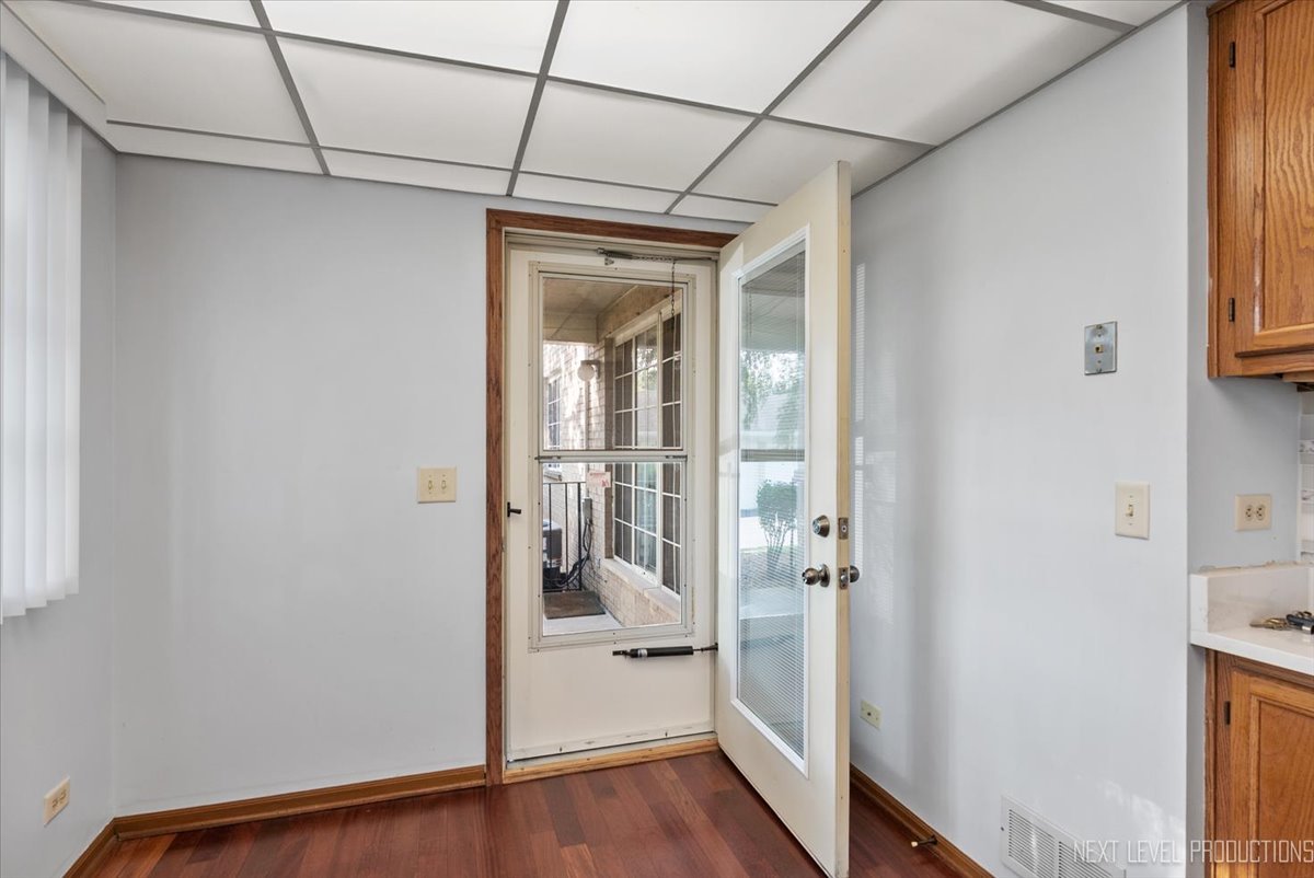 451 Valley Drive #104, Naperville, IL 60563