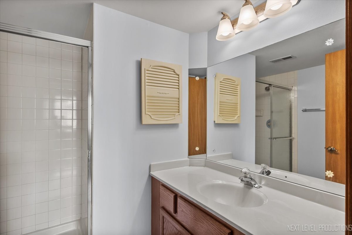 451 Valley Drive #104, Naperville, IL 60563