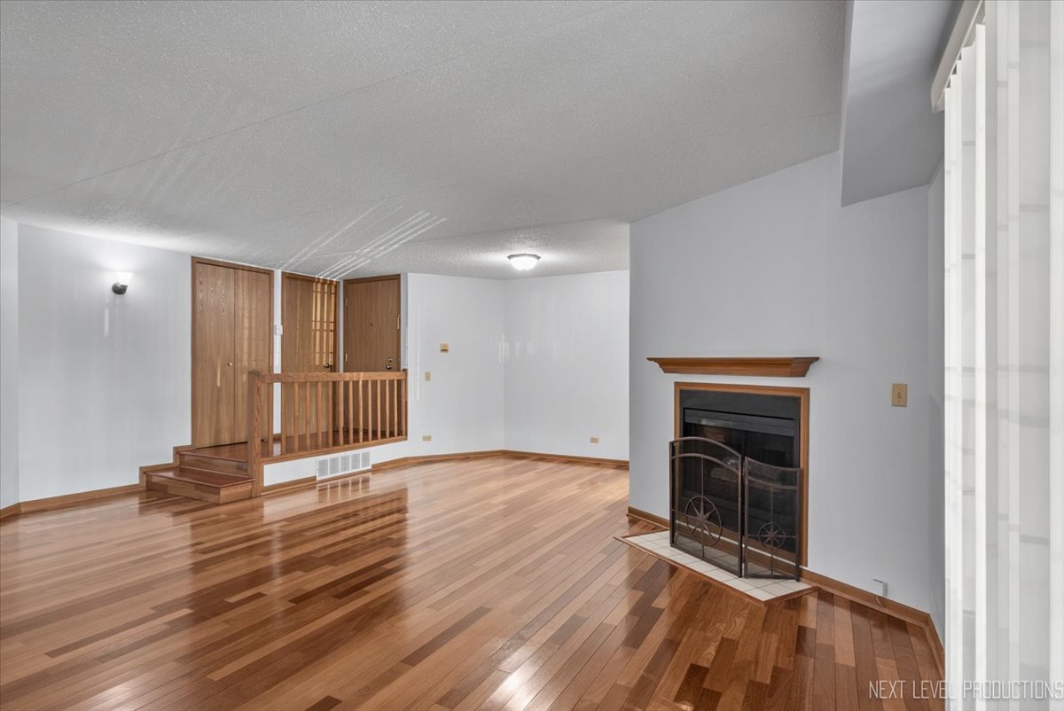 451 Valley Drive #104, Naperville, IL 60563