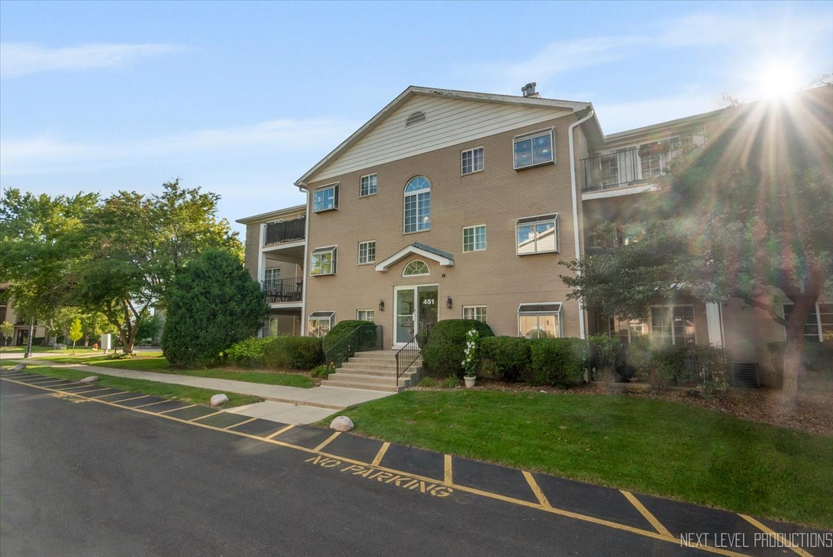 451 Valley Drive #104, Naperville, IL 60563