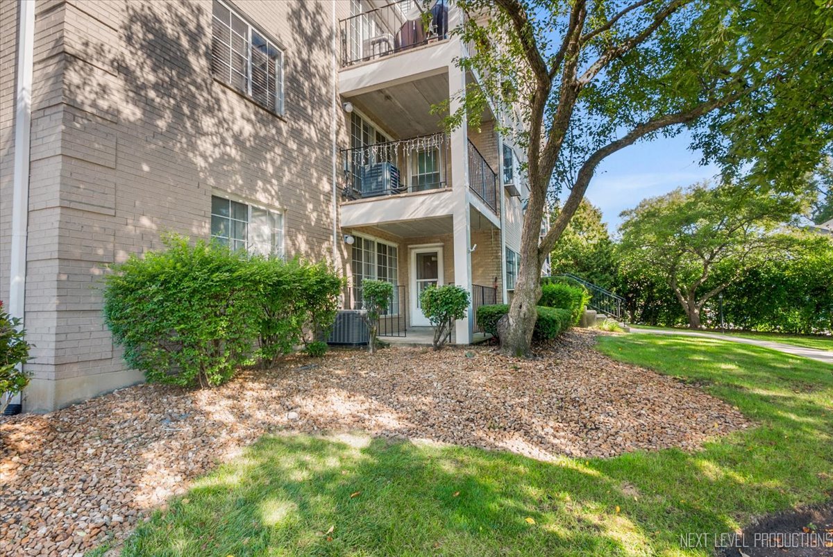451 Valley Drive #104, Naperville, IL 60563