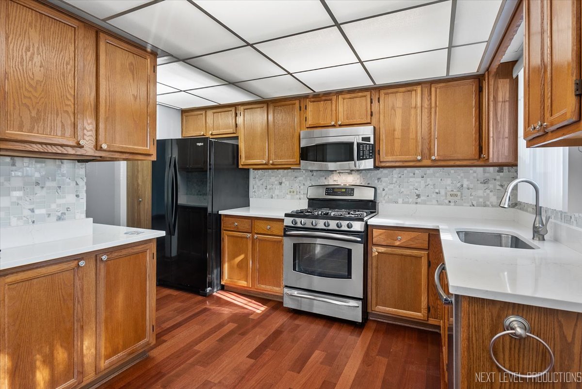 451 Valley Drive #104, Naperville, IL 60563