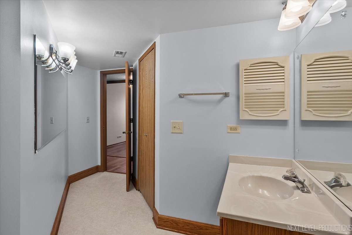 451 Valley Drive #104, Naperville, IL 60563