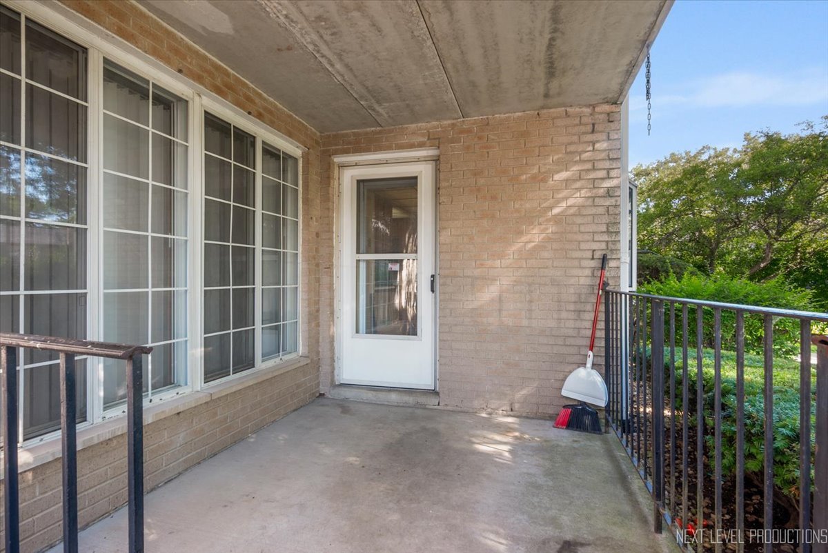 451 Valley Drive #104, Naperville, IL 60563