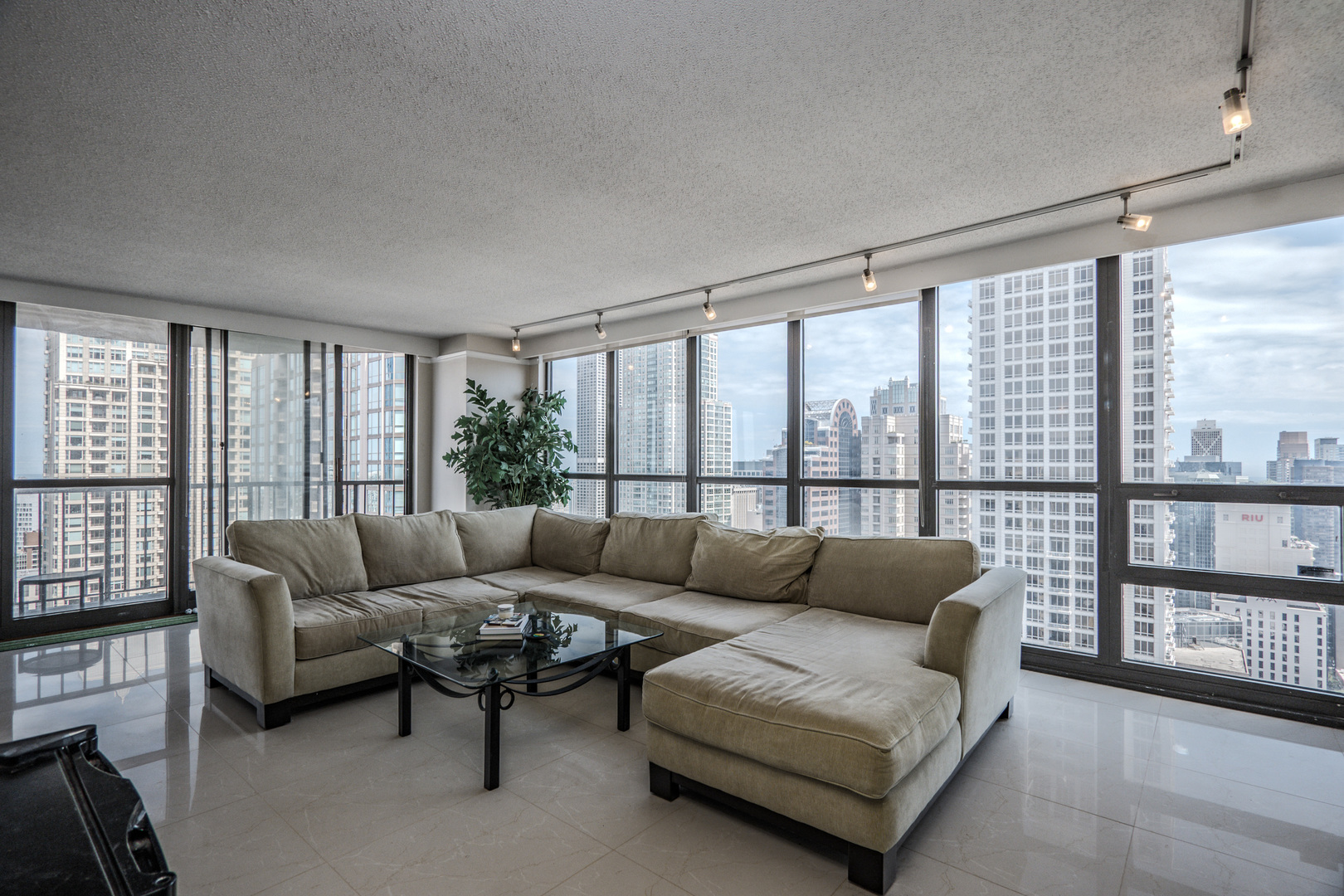 10 E Ontario Street #4208, Chicago, IL 60611