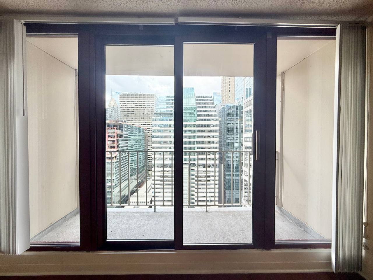 200 N Dearborn Street #2208, Chicago, IL 60601