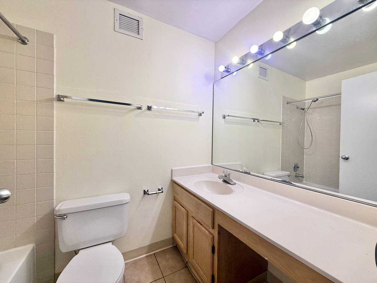 200 N Dearborn Street #2208, Chicago, IL 60601