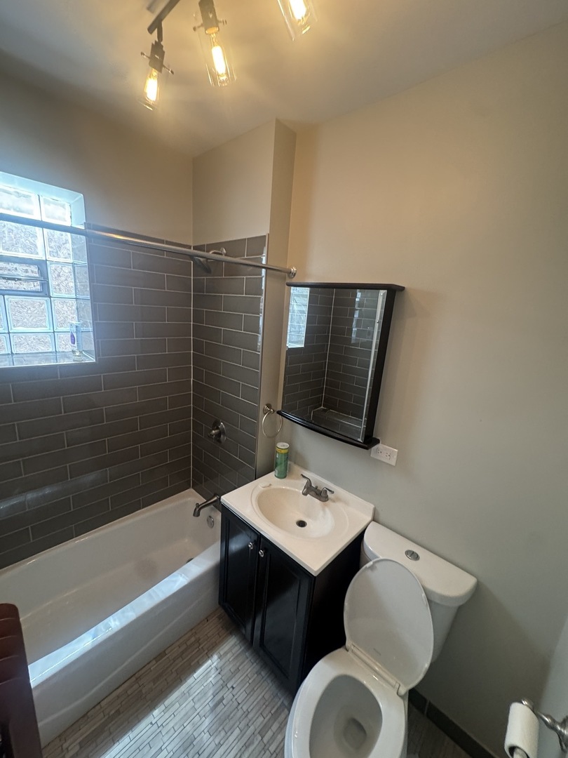 3906 N Sawyer Avenue #1, Chicago, IL 60618