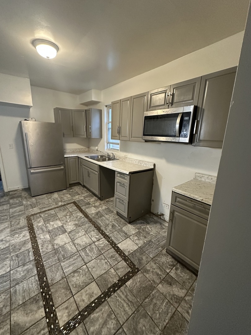 4224 W Thomas Street, Chicago, IL 60651