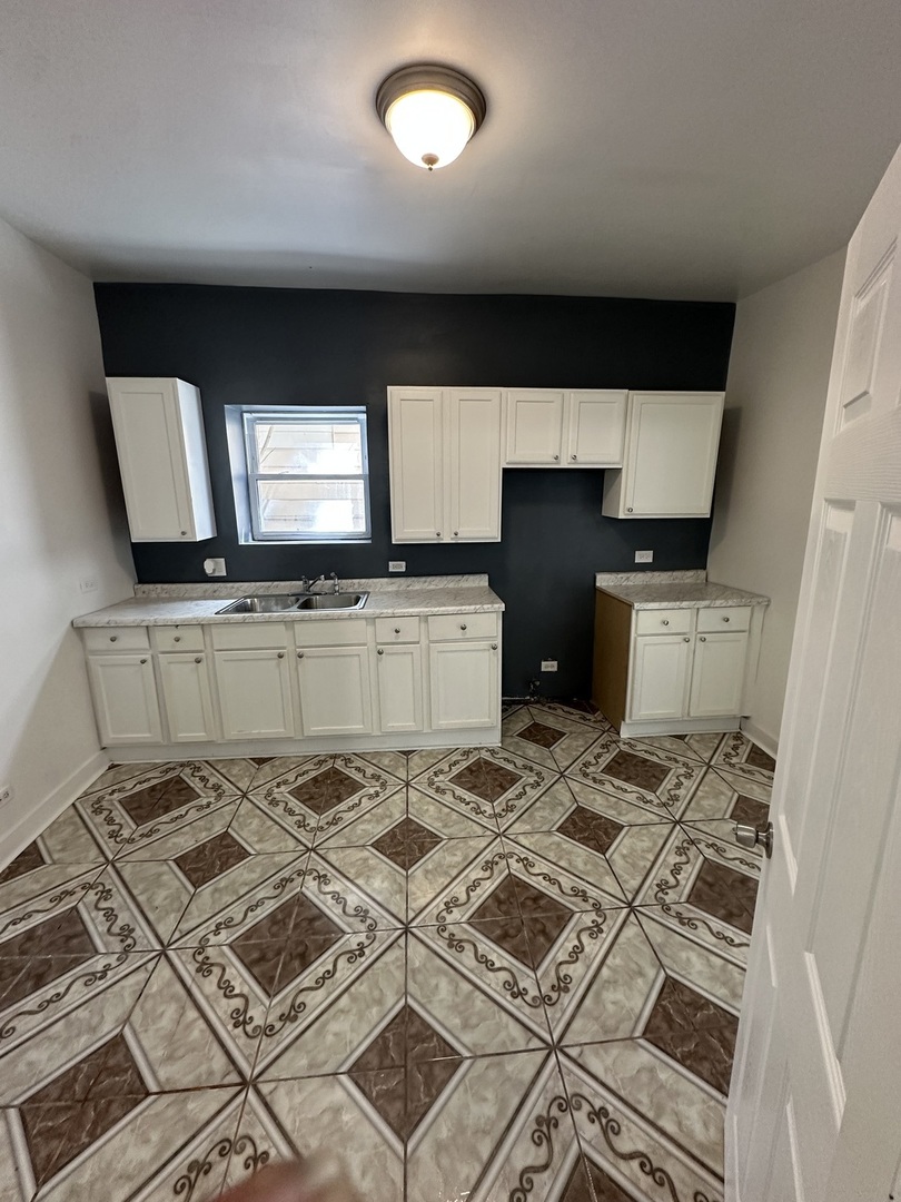 4224 W Thomas Street, Chicago, IL 60651