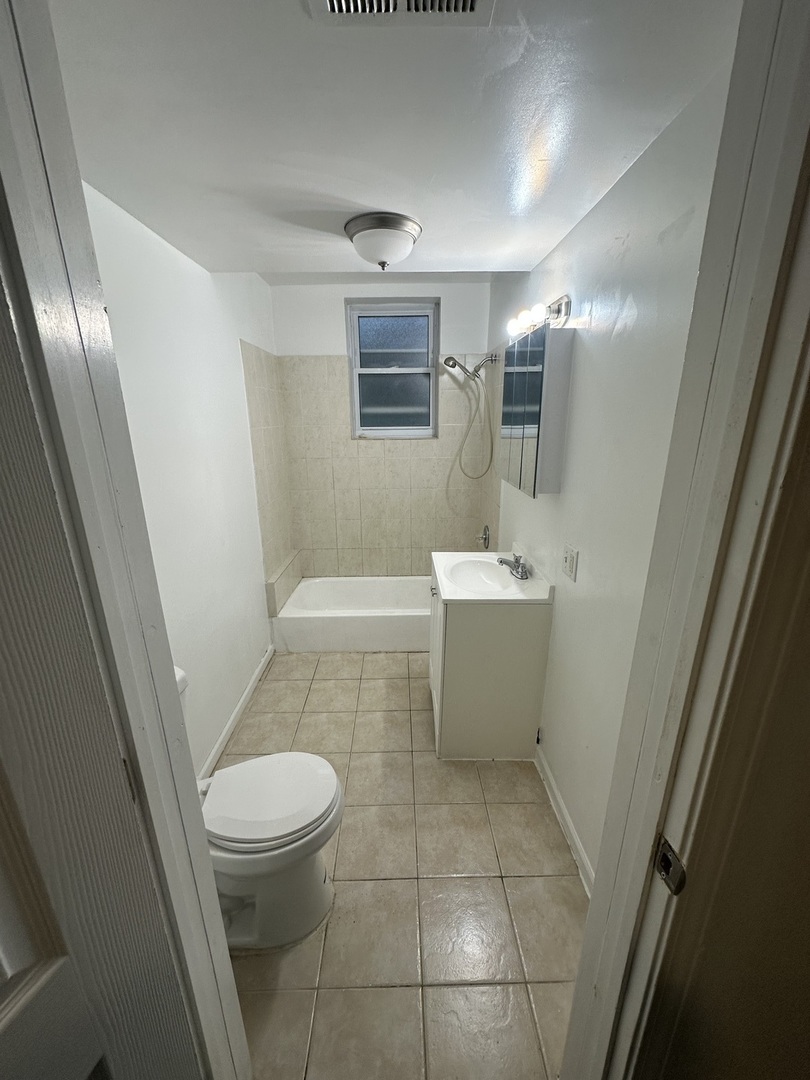 4224 W Thomas Street, Chicago, IL 60651