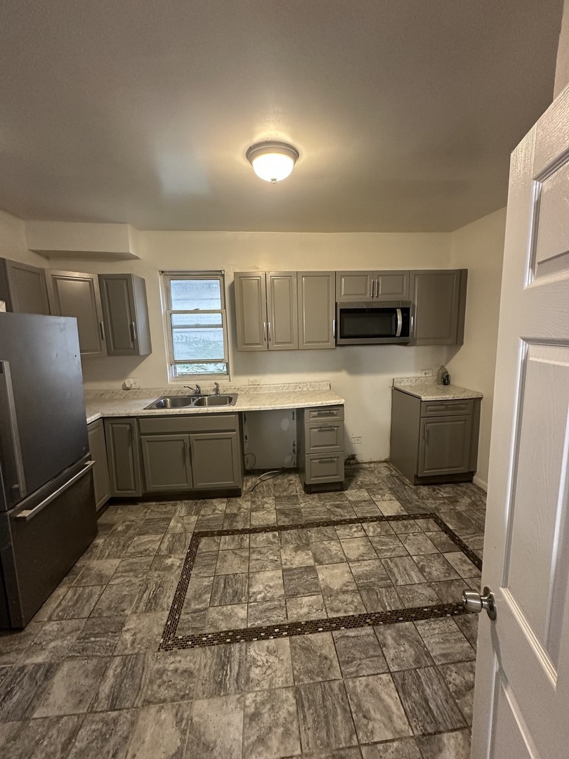 4224 W Thomas Street, Chicago, IL 60651