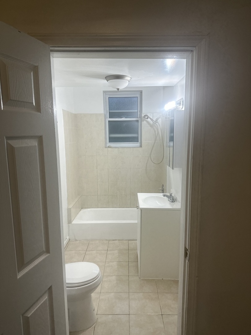 4224 W Thomas Street, Chicago, IL 60651
