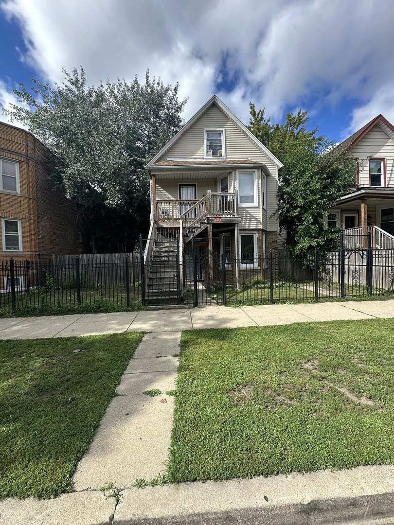 4224 W Thomas Street, Chicago, IL 60651
