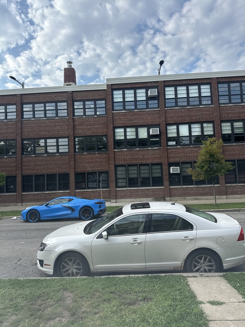 4224 W Thomas Street, Chicago, IL 60651
