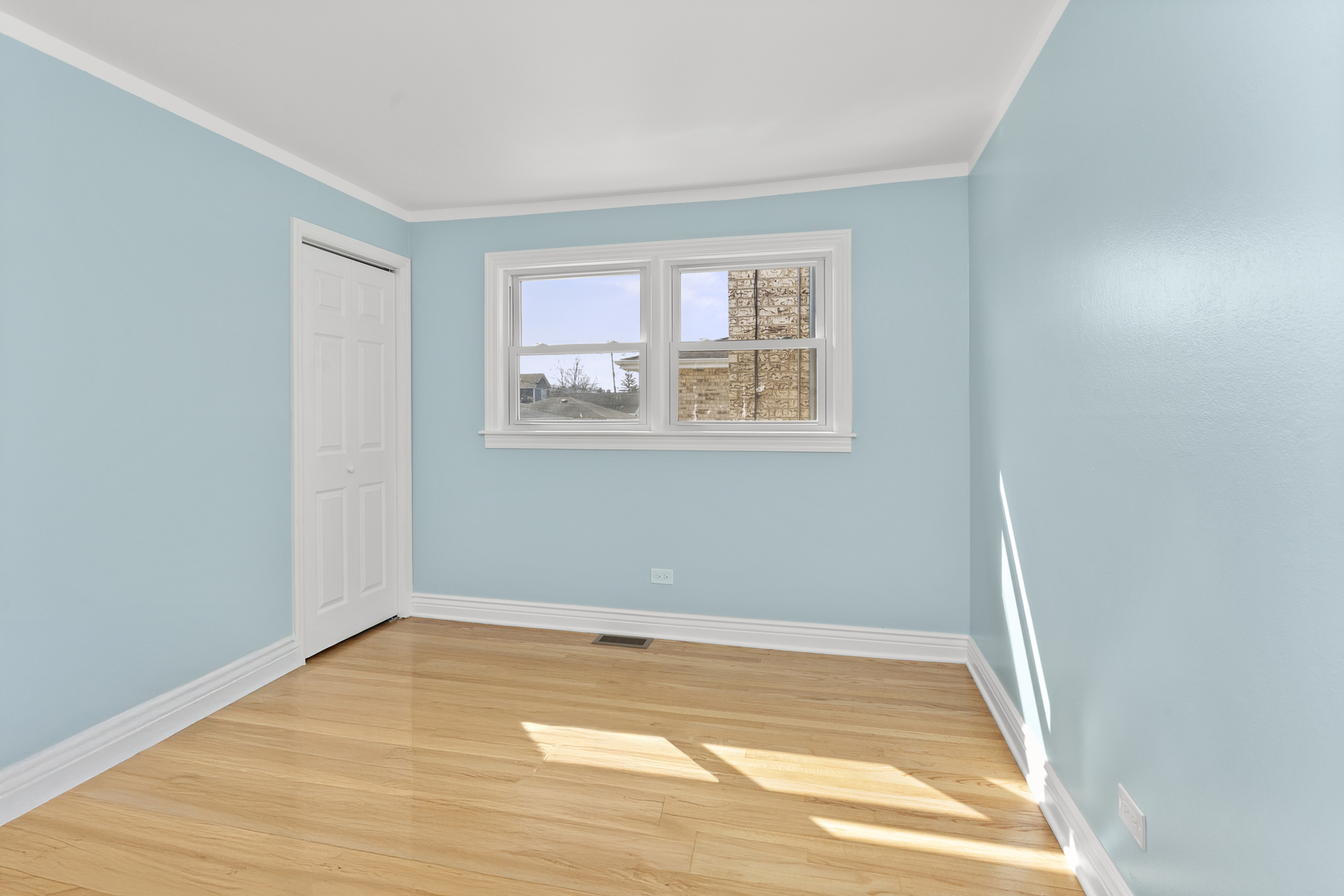 4567 N Merrimac Avenue, Chicago, IL 60630